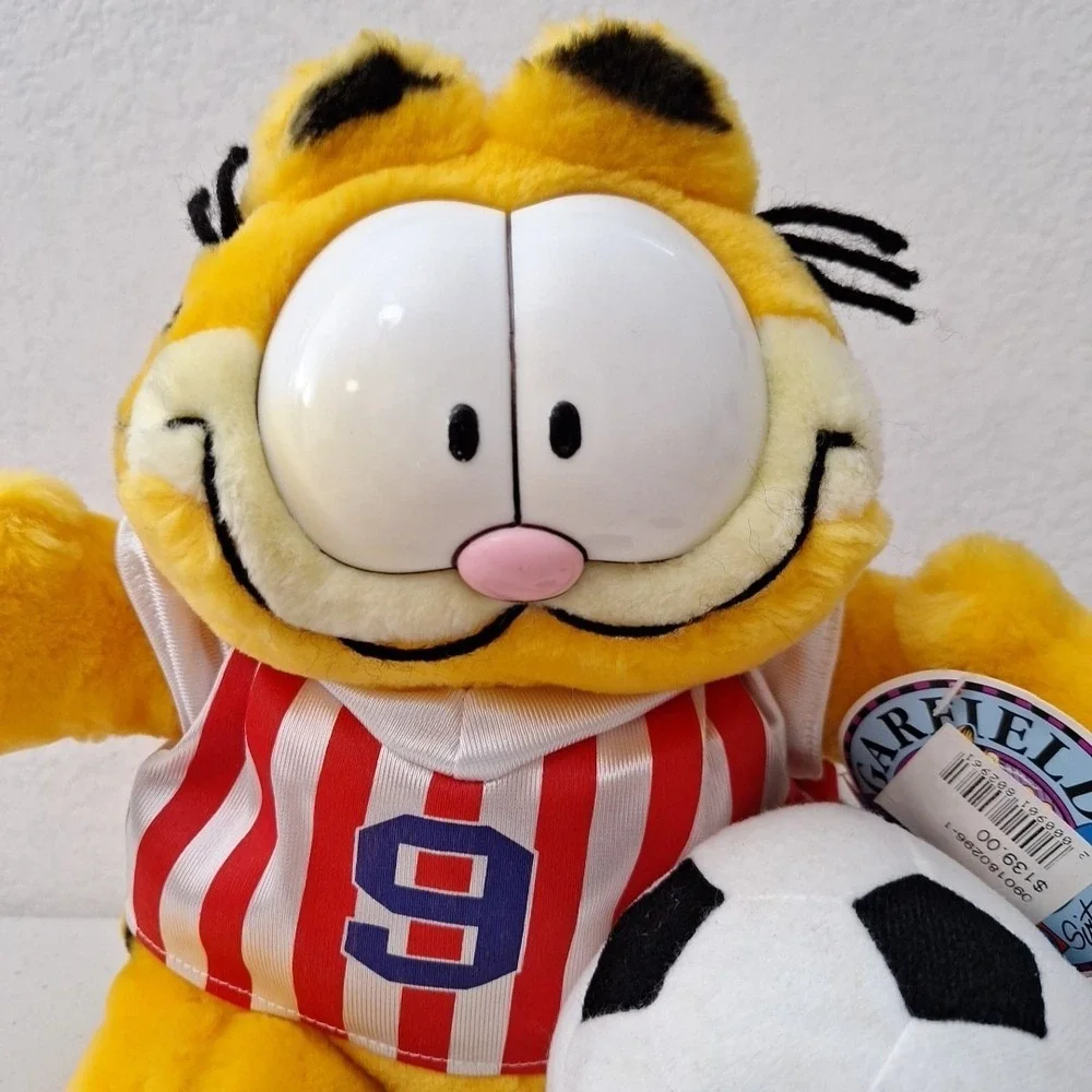 RARE Vintage 1994 PAWS D&G Enterprise Garfield Soccer #9 w/Ball Plush NWT - Picture 3 of 12